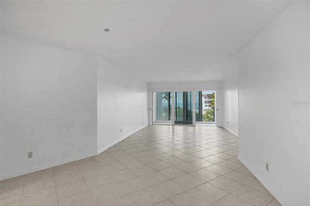 2110 BENJAMIN FRANKLIN DRIVE 303, Sarasota, FL 34236