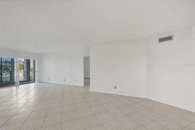 2110 BENJAMIN FRANKLIN DRIVE 303, Sarasota, FL 34236