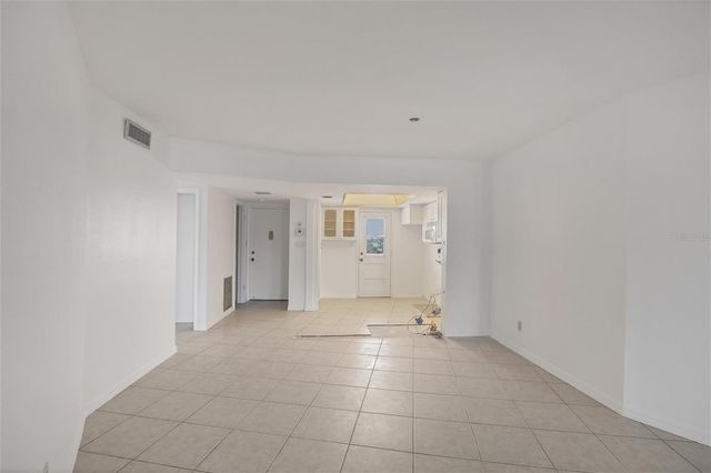 2110 BENJAMIN FRANKLIN DRIVE 303, Sarasota, FL 34236