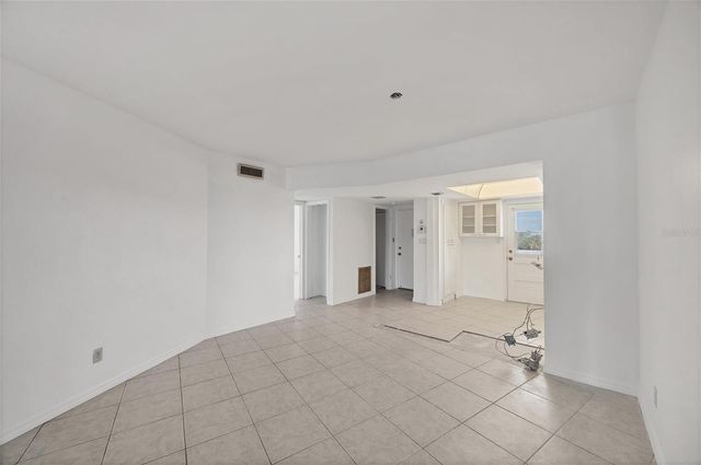 2110 BENJAMIN FRANKLIN DRIVE 303, Sarasota, FL 34236