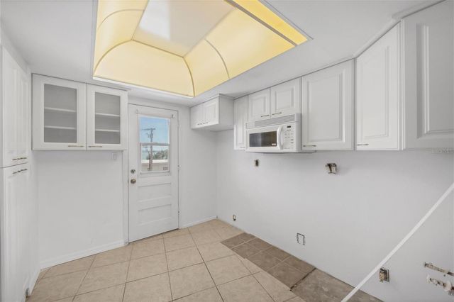 2110 BENJAMIN FRANKLIN DRIVE 303, Sarasota, FL 34236