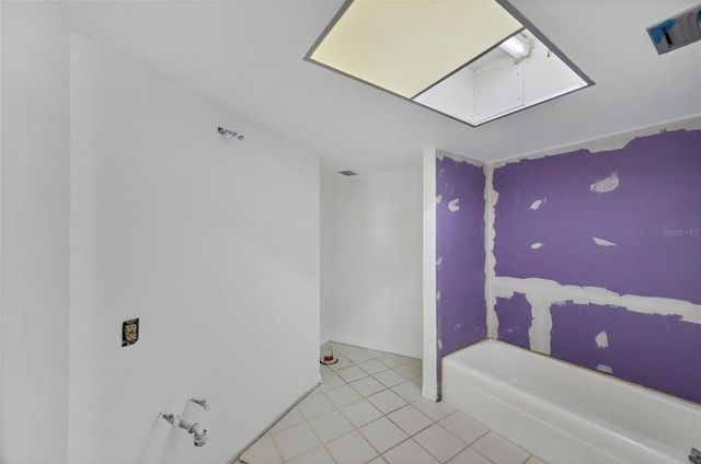 2110 BENJAMIN FRANKLIN DRIVE 303, Sarasota, FL 34236