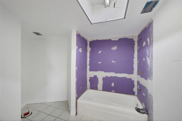 2110 BENJAMIN FRANKLIN DRIVE 303, Sarasota, FL 34236