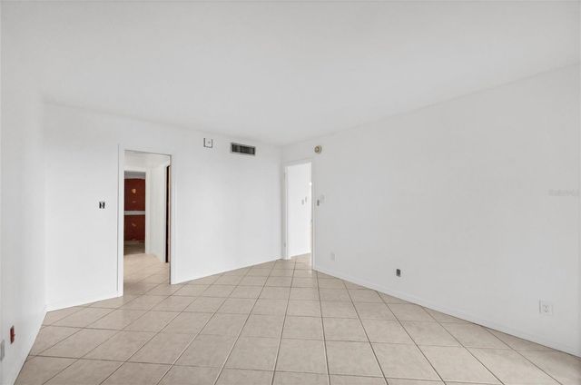 2110 BENJAMIN FRANKLIN DRIVE 303, Sarasota, FL 34236