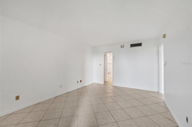 2110 BENJAMIN FRANKLIN DRIVE 303, Sarasota, FL 34236