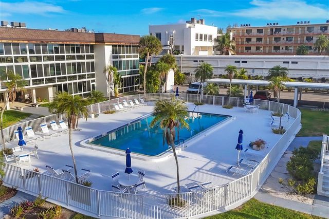 2110 BENJAMIN FRANKLIN DRIVE 303, Sarasota, FL 34236