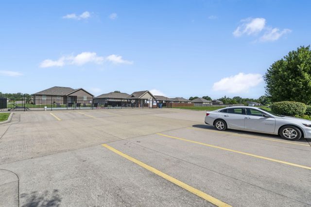 1101 S Venice Avenue, Republic, MO 65738