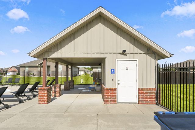 1101 S Venice Avenue, Republic, MO 65738