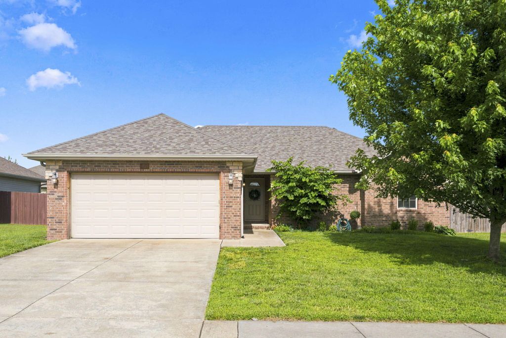 1101 S Venice Avenue, Republic, MO 65738