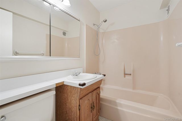 25 Stewart Place 615, Mount Kisco, NY 10549