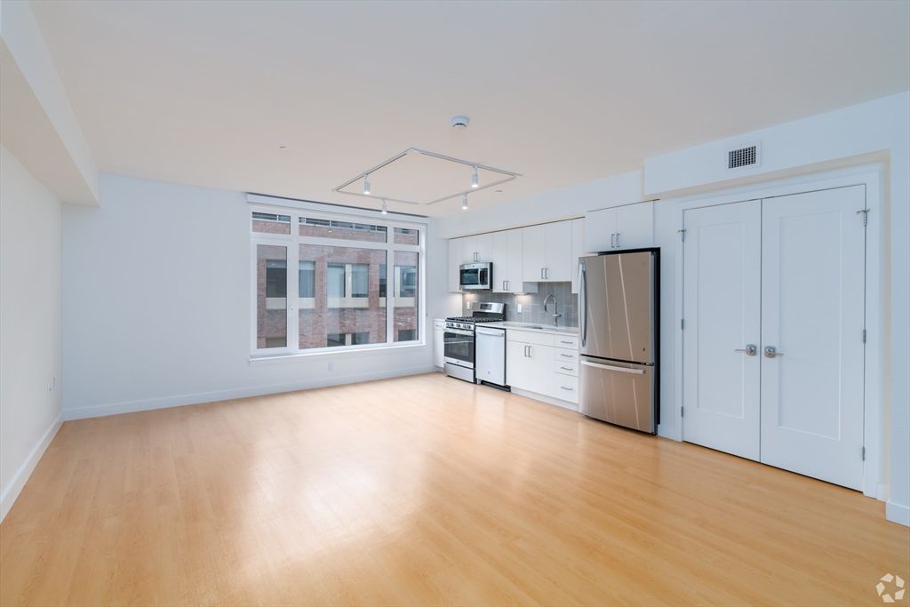 605 Concord 205, Cambridge, MA 02138