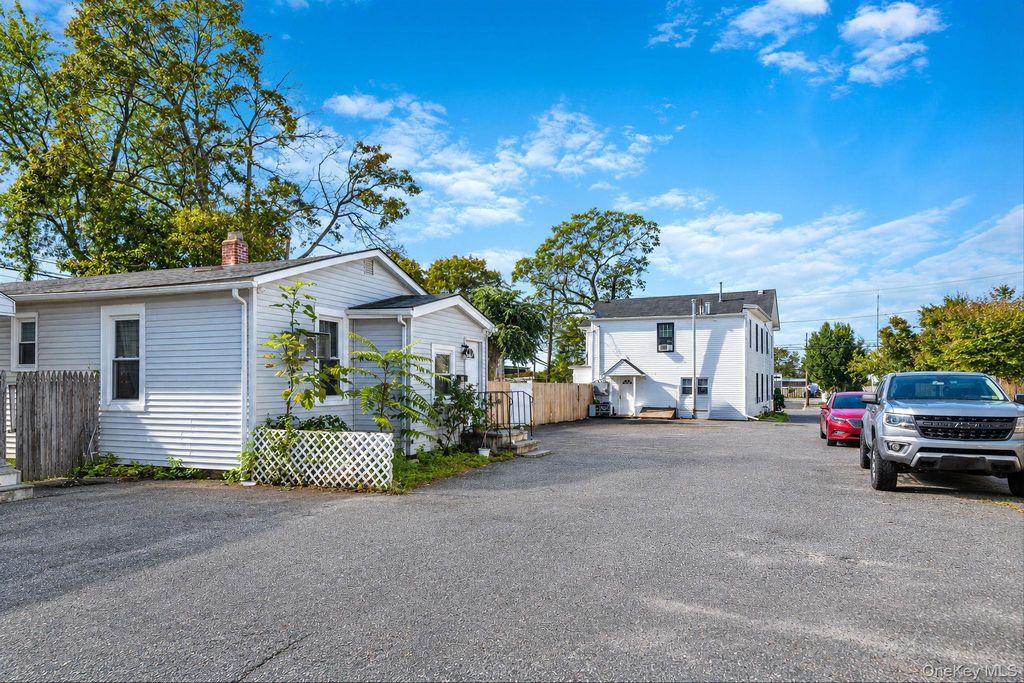 41 Funaro Court, Patchogue, NY 11772 — photo 2