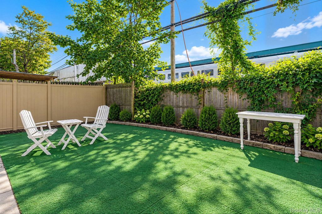 41 Funaro Court, Patchogue, NY 11772 — photo 4