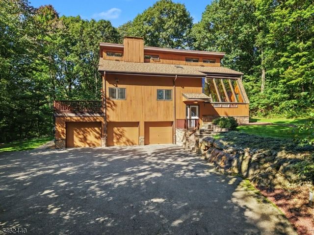 5 Allen Dr, Kinnelon Boro, NJ 07405