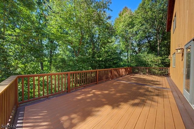 5 Allen Dr, Kinnelon Boro, NJ 07405