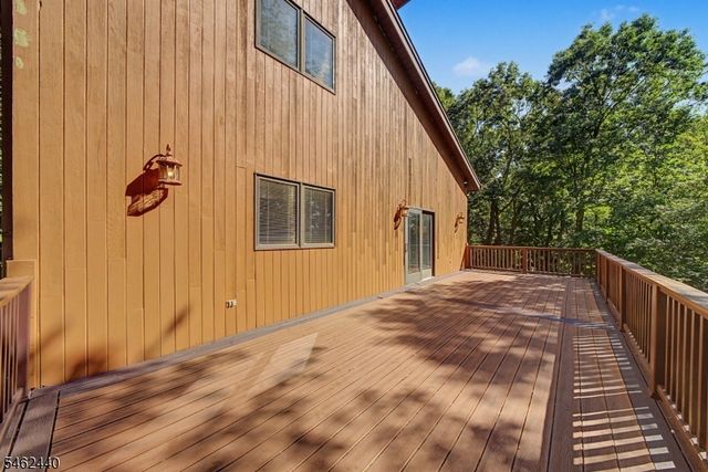 5 Allen Dr, Kinnelon Boro, NJ 07405