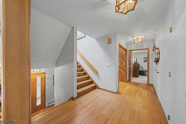 5 Allen Dr, Kinnelon Boro, NJ 07405