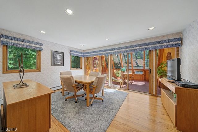 5 Allen Dr, Kinnelon Boro, NJ 07405