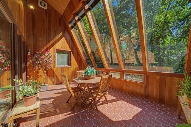 5 Allen Dr, Kinnelon Boro, NJ 07405