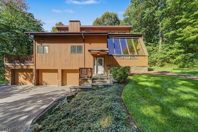 5 Allen Dr, Kinnelon Boro, NJ 07405