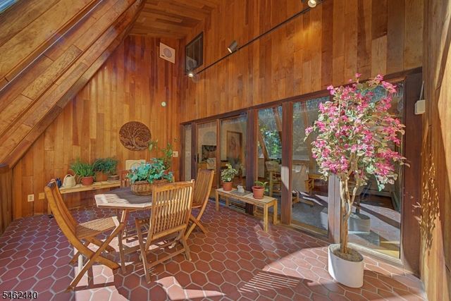 5 Allen Dr, Kinnelon Boro, NJ 07405