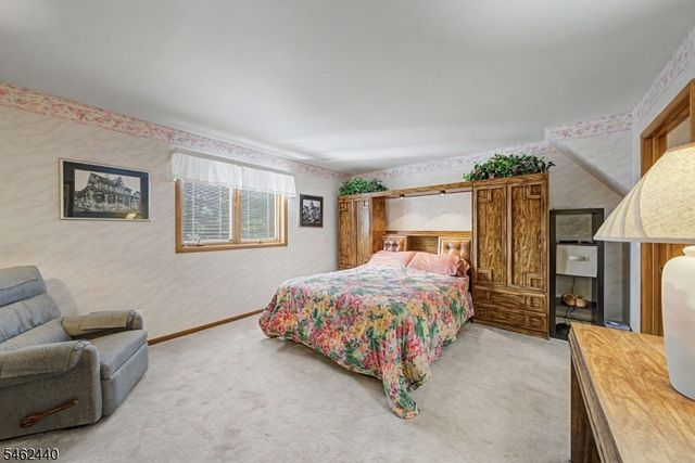 5 Allen Dr, Kinnelon Boro, NJ 07405