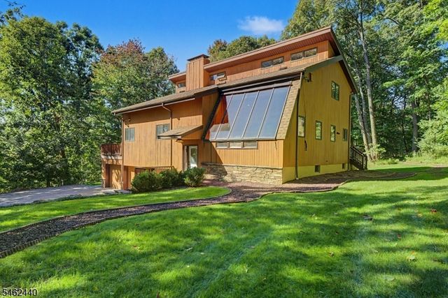 5 Allen Dr, Kinnelon Boro, NJ 07405