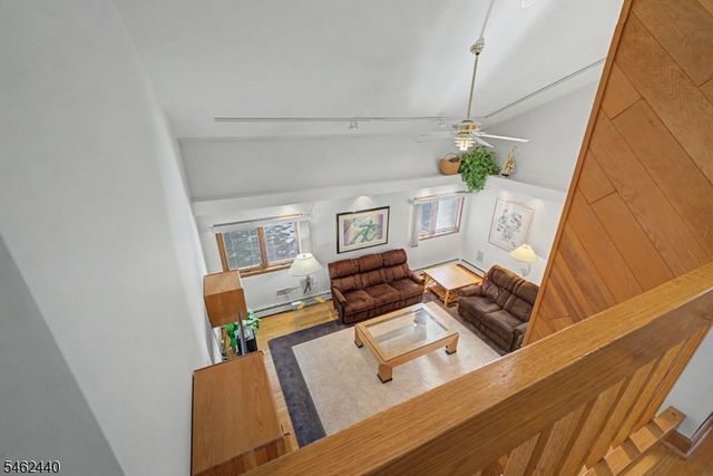 5 Allen Dr, Kinnelon Boro, NJ 07405