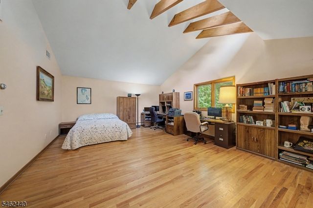 5 Allen Dr, Kinnelon Boro, NJ 07405