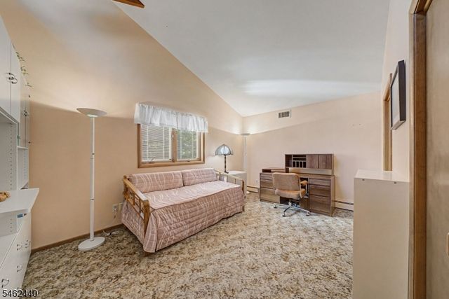5 Allen Dr, Kinnelon Boro, NJ 07405