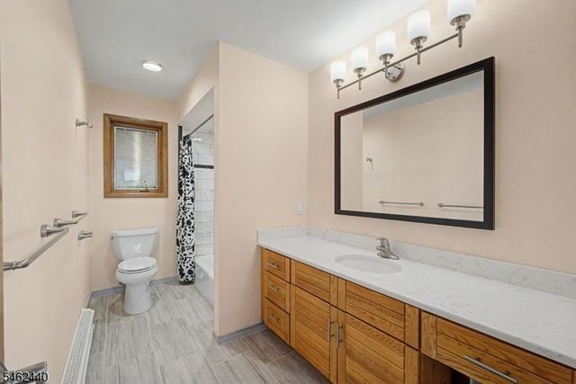 5 Allen Dr, Kinnelon Boro, NJ 07405