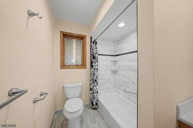 5 Allen Dr, Kinnelon Boro, NJ 07405