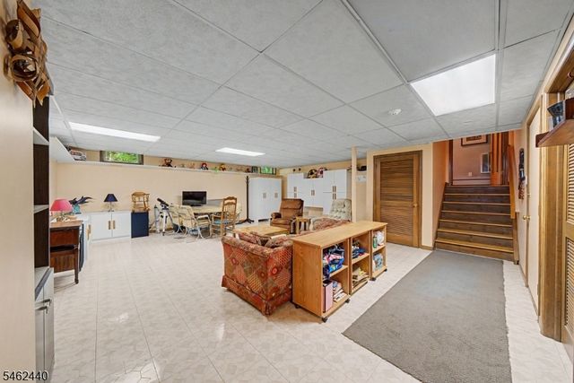 5 Allen Dr, Kinnelon Boro, NJ 07405