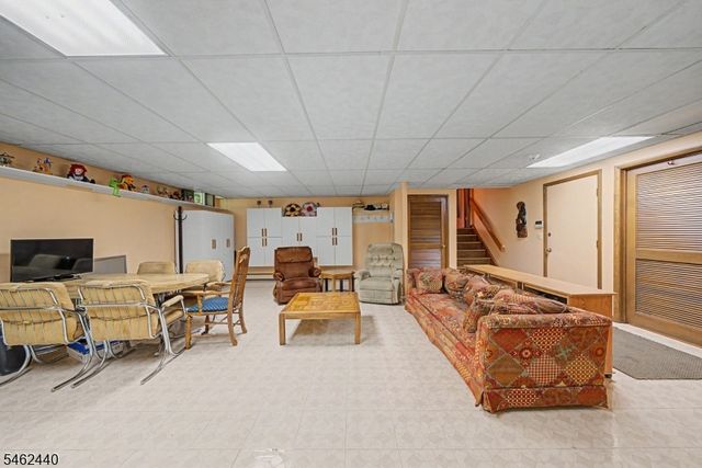 5 Allen Dr, Kinnelon Boro, NJ 07405