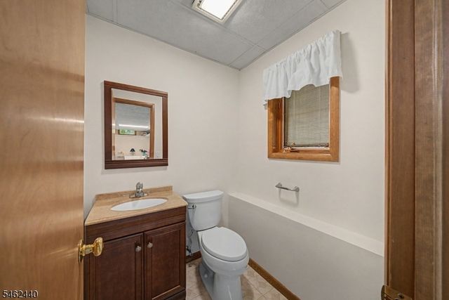 5 Allen Dr, Kinnelon Boro, NJ 07405