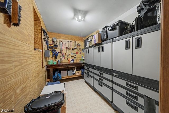5 Allen Dr, Kinnelon Boro, NJ 07405