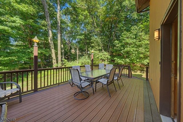 5 Allen Dr, Kinnelon Boro, NJ 07405