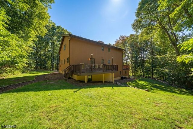 5 Allen Dr, Kinnelon Boro, NJ 07405
