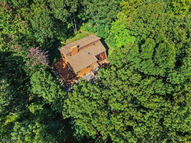 5 Allen Dr, Kinnelon Boro, NJ 07405