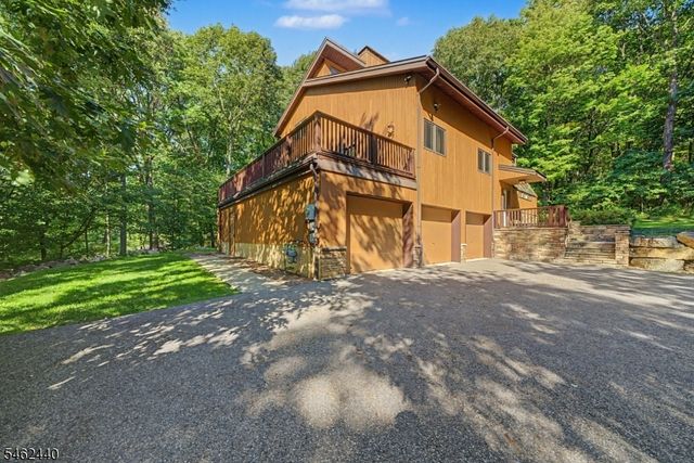 5 Allen Dr, Kinnelon Boro, NJ 07405