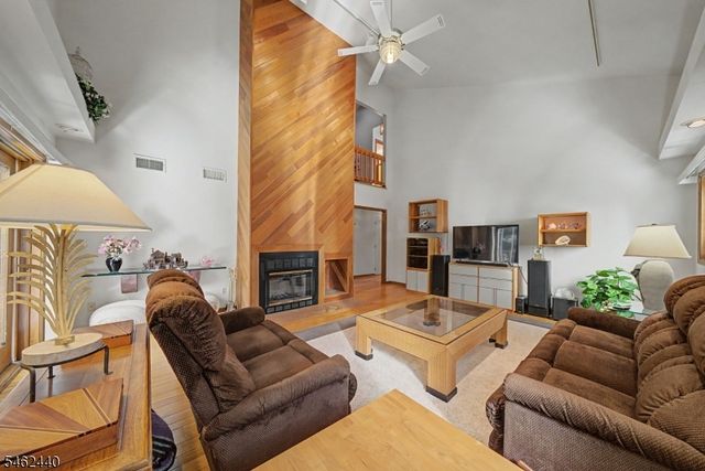 5 Allen Dr, Kinnelon Boro, NJ 07405