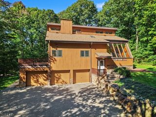5 Allen Dr, Kinnelon Boro, NJ 07405