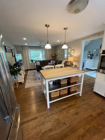 29 Howard, Hamilton, MA 01982
