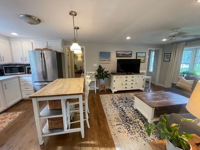 29 Howard, Hamilton, MA 01982