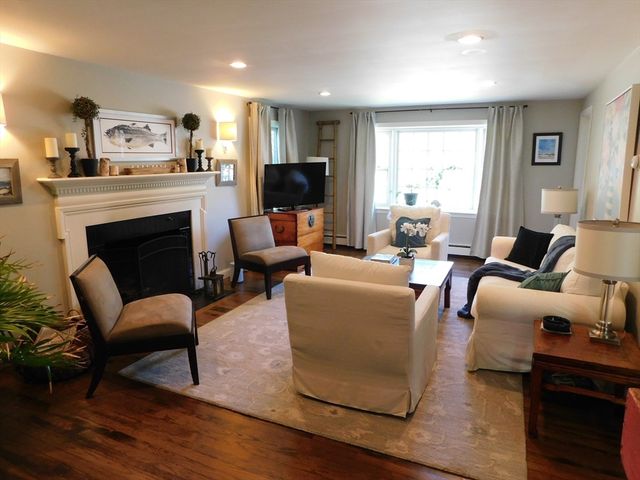 29 Howard, Hamilton, MA 01982