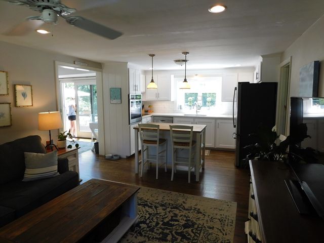 29 Howard, Hamilton, MA 01982