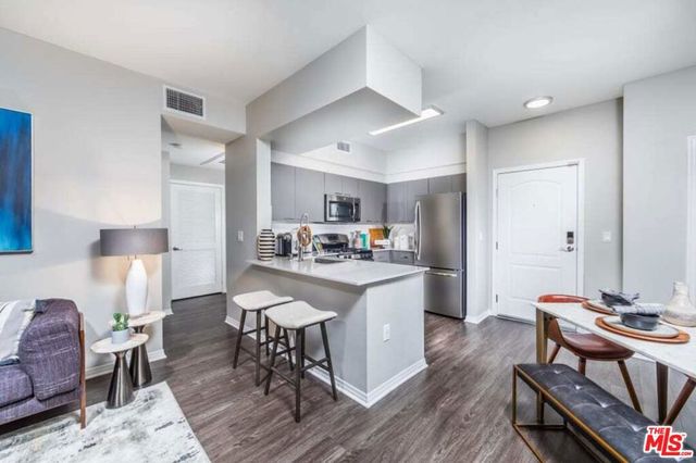 3033 Wilshire Avenue 816, Los Angeles, CA 90010