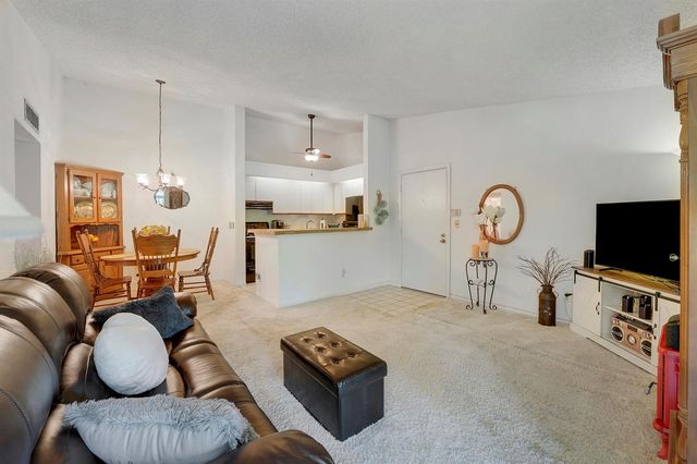 1109 Duncan Circle 203, Palm Beach Gardens, FL 33418