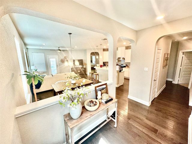 101 Muenster DR, Hutto, TX 78634