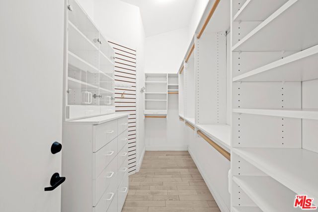 1121 Roberto Lane, Los Angeles, CA 90077